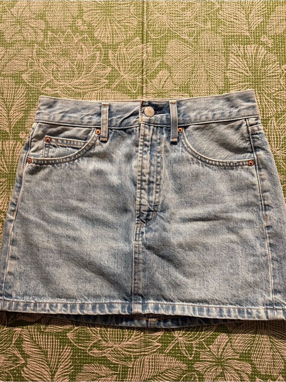 Aritzia Denim Forum The ‘90s Denim Skirt